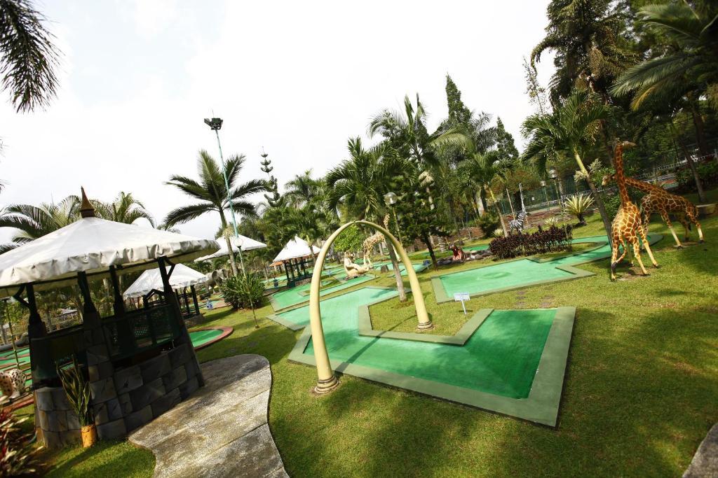 Royal Safari Garden Resort And Convention Bogor Exterior photo