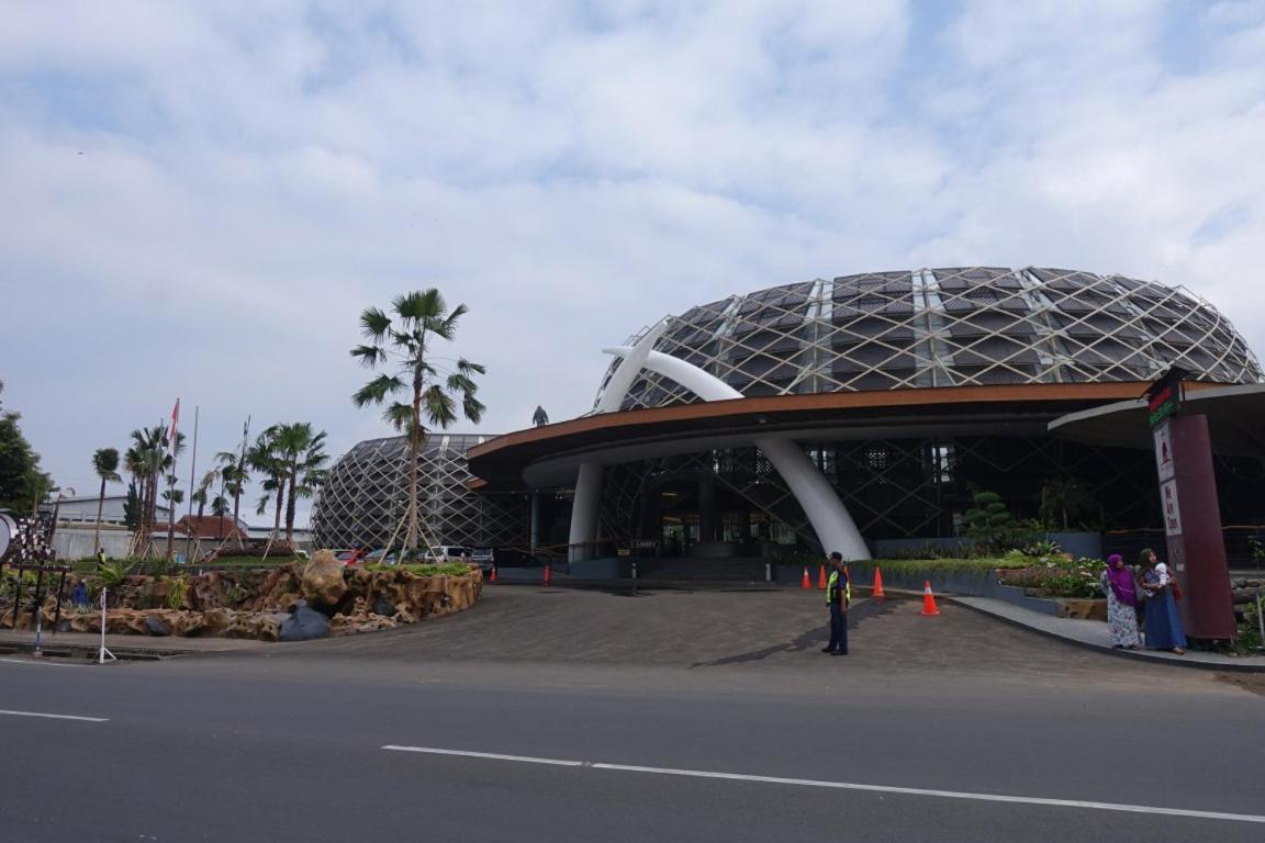 Royal Safari Garden Resort And Convention Bogor Exterior photo